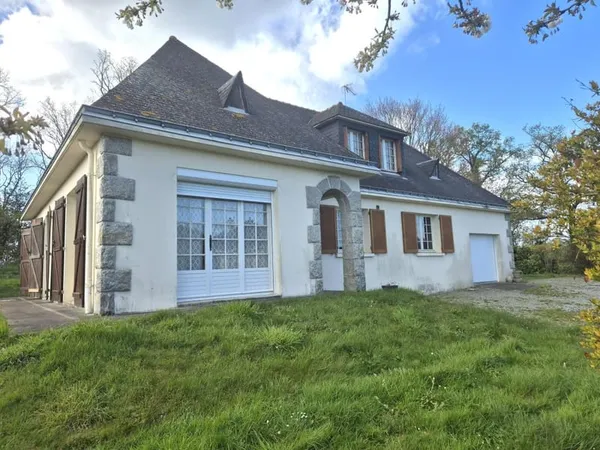 Maison familiale indépendante - 130 m² - 5 chambres - Grand terrain boisé