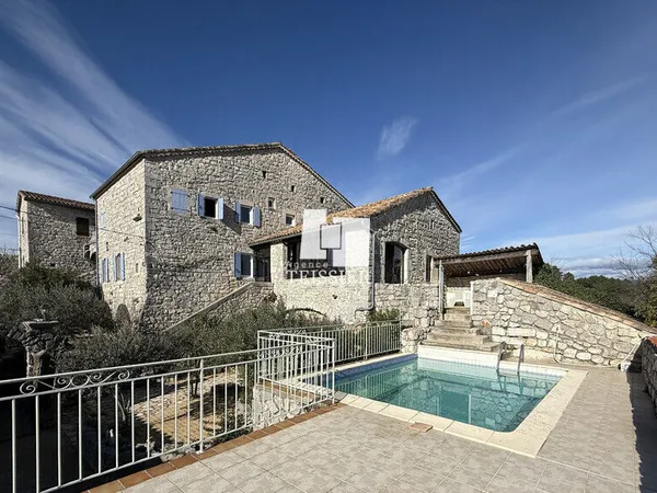 Maison et villa de prestige Vente Ruoms 14p 450m² 695000€