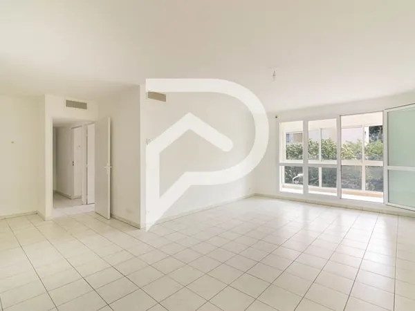 Appartement 3 PIECES Marseille 13008