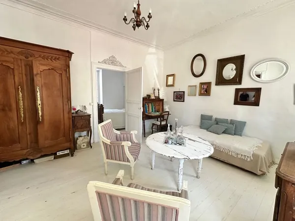 Maison coeur de ville st jean d'angély .... quel charme!