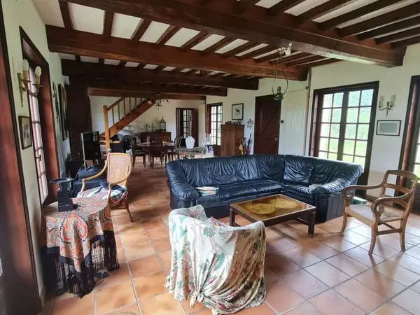 Maison 6 pièces 216 m²