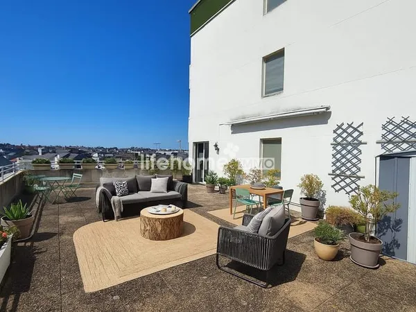 T4 traversant lumineux avec terrasse 70m², garage, cave  auc