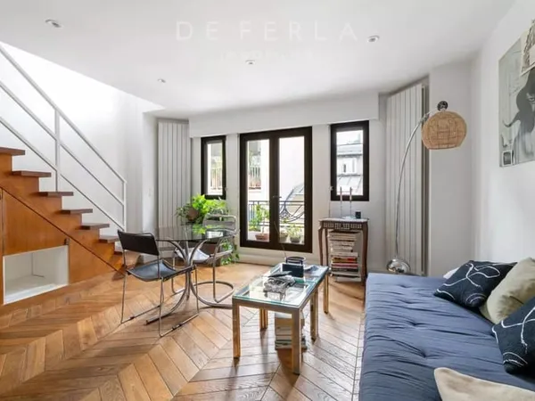 Wagram : 2 pièces refait à neuf par architecte en Duplex avec extérieur