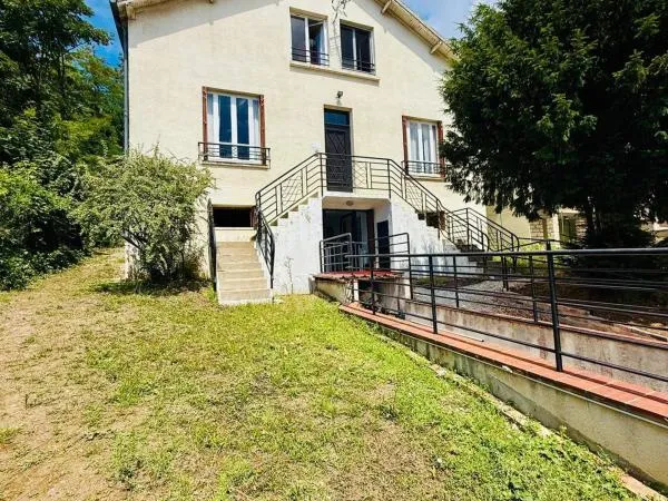 Maison 6 pièces de 202 m² en vente, située à Joigny