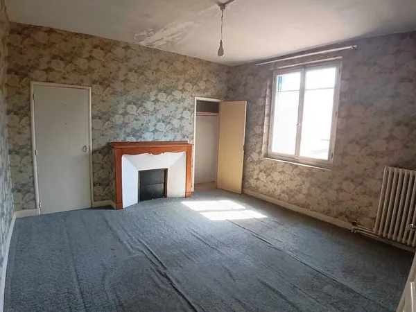 SAINT SULPICE- Spacieuse maison de ville de 145m² à rénover