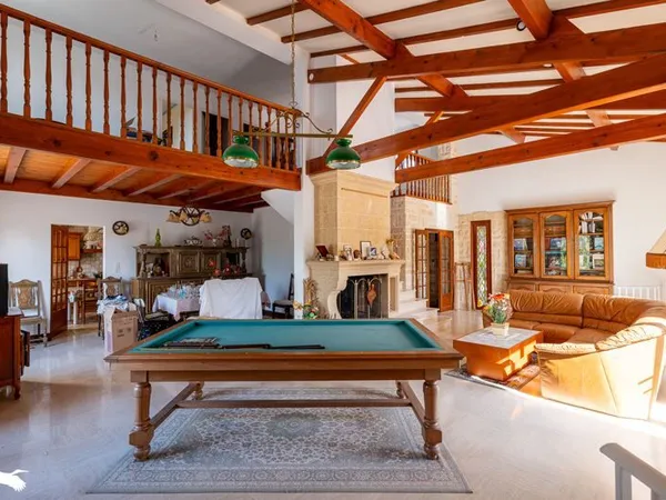 Villa de 9 pièces principales