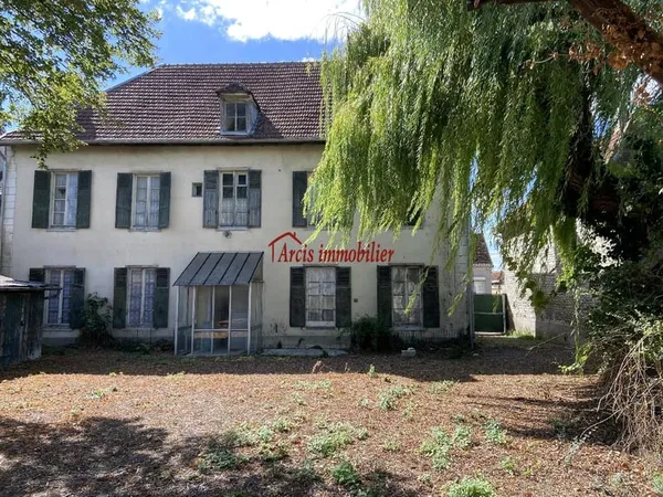 Maison 9 pièces 240 m²