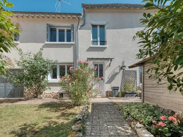 Maison à vendre 6 pièces LES ESSARTS LE ROI (78)