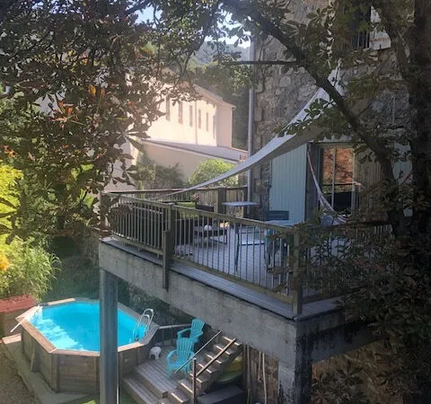 Maison entièrement reconstruite - terrasse, jardin, parking