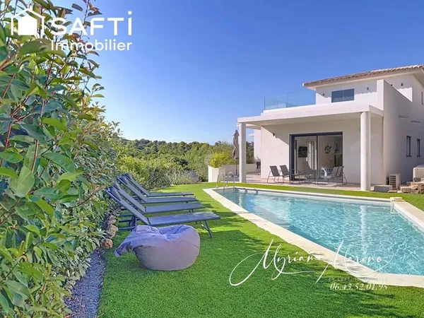 VILLA CONTEMPORAINE AVEC PISCINE  PROCHE PLAGES À SAINT AYGULF (83370)