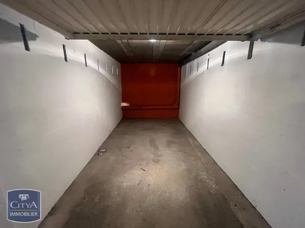 Garage/Parking