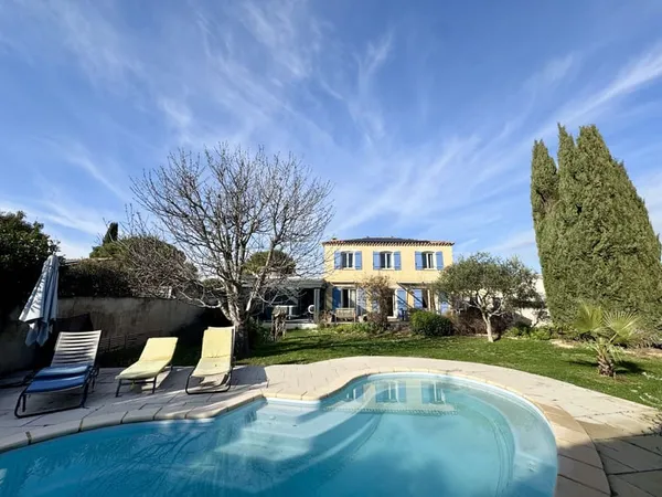 En exclusivité, Villa d'environ 200 m2 hab sur 800 m2 de ter