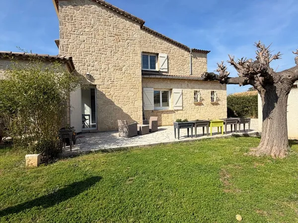 Maison 174 m2 avec terrain 704 m2 piscinable + T2 indépendan