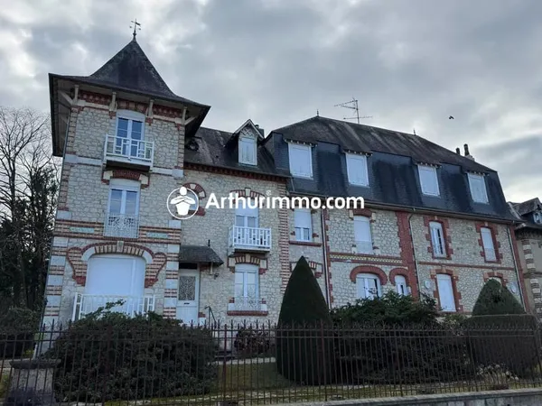 Appartement T3 avec cave, garage et place de parking extérieur