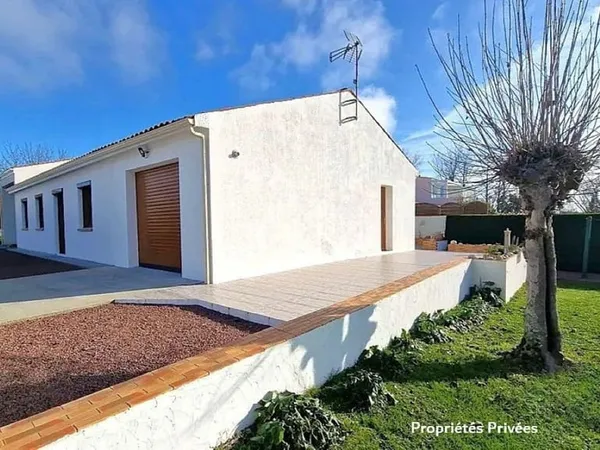 Le Gua Maison T5 de 92m² sur un terrain de 768m² 304500 FAI