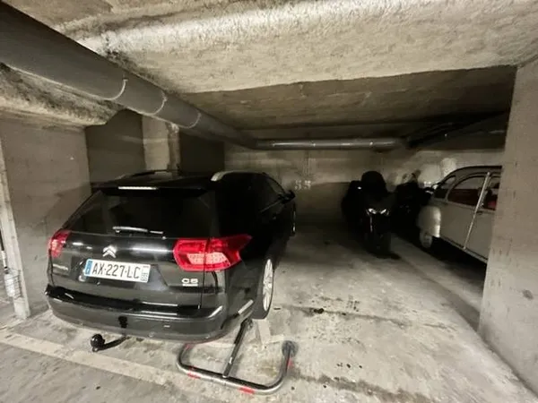 Garage/Parking