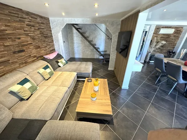 EXCLUSIVITE à vendre duplex 148 m2 centre ville Saint-Cyr-Sur-Mer - Terrasse tropézienne possible - 