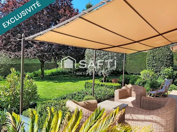 Maison familiale avec jardin paysager d'exception