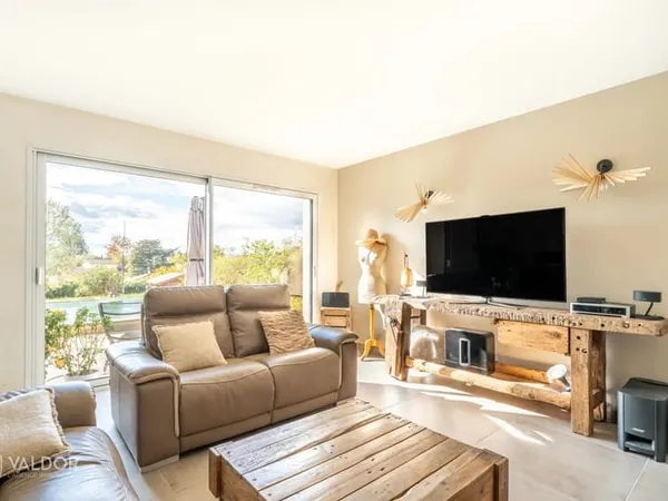 Maison contemporaine de 2017 avec vue dégagée