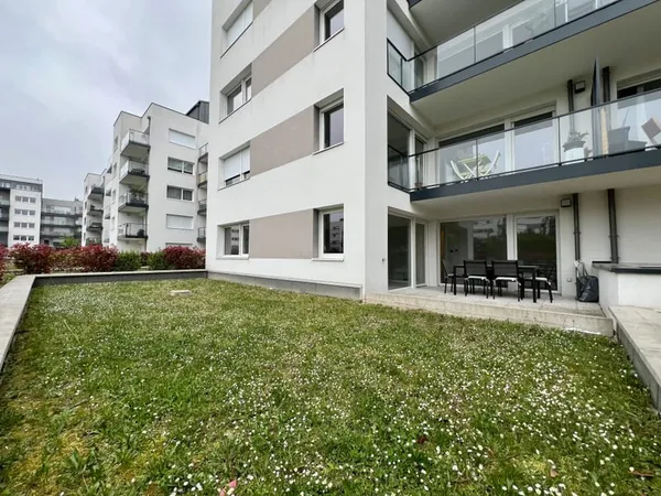Appartement de type 3 situé au rez de chaussée d'une résidence sécurisée et récente