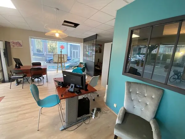 LOCAUX COMMERCIAUX 65 M² QUARTIER SIAM SAINT LOUIS A LOUER