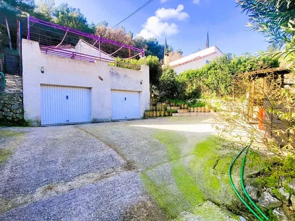 Magnifique ville Provencale 3 chambres sur 1124 m² avec piscine et deux garage