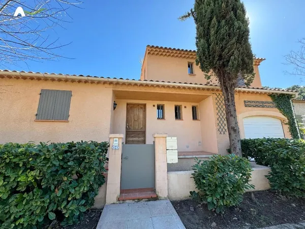 Maison Location Meyrargues 6p 108m² 1760€