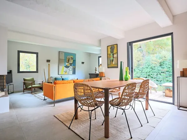 M2258 - LE PLAN DU CASTELLET - Maison T6 - Piscine
