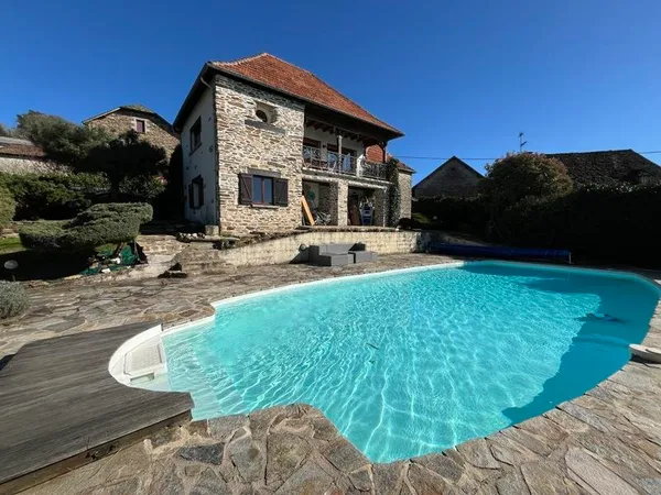 Maison en pierre de 5 pièces principales