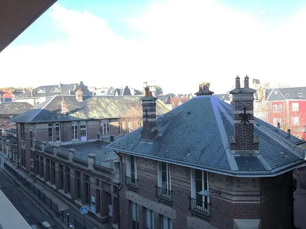 A VENDRE DIEPPE - QUARTIER RECHERCHE - F1 35m2 CAVE - ASCENS