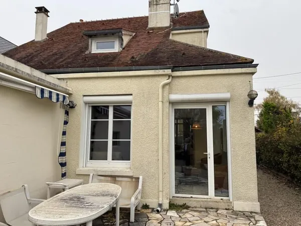 Maison avec jardin et garage 