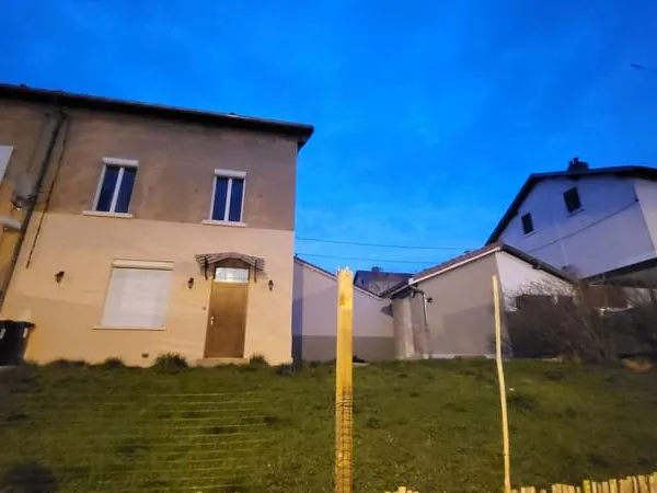 PETITE MAISON A SAINT PIERRE LA PALUD AVEC PETIT JARDIN 