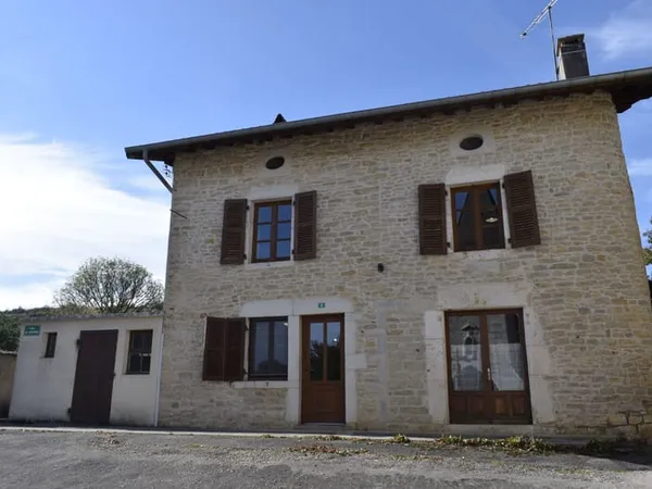 Maison de village de 140m2, située dans un environnement cal 