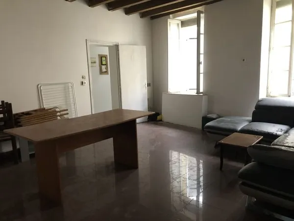 MAISON DE VILLE ST ESTEPHE, UN ETAGE SANS COUR NI GARAGE