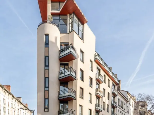 LYON 6e - BROTTEAUX. Spacieux appartement T2 de 60 m² avec parking privatif en sous-sol.
