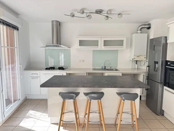 Bel appartement de type 4 au coeur des défensions avec Terras 