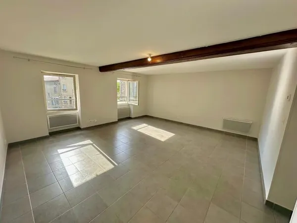 Appartement À Louer T4 - Centre village Taluyers