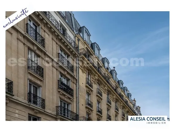 Entre CAMBRONNE et place du Commerce 2 PIÈCES 35 m² au DERNIER étage d'un immeuble PDT 