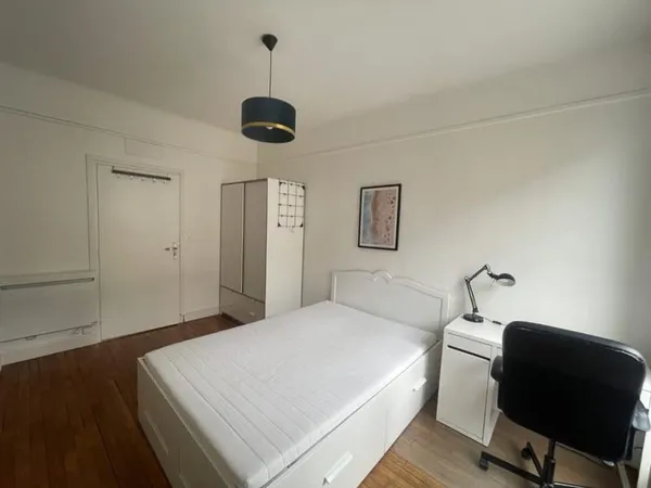 Chambre toute équipée dans colocation de standing en hyper-centre!