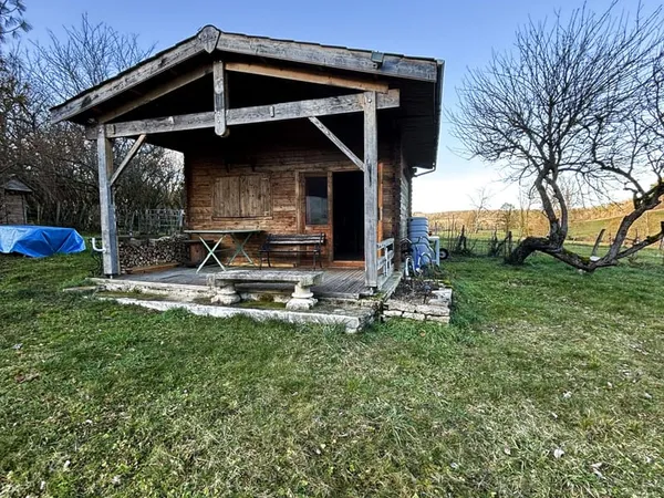 Terrain de loisir avec un chalet de 25 m2 avec mezzanine ca