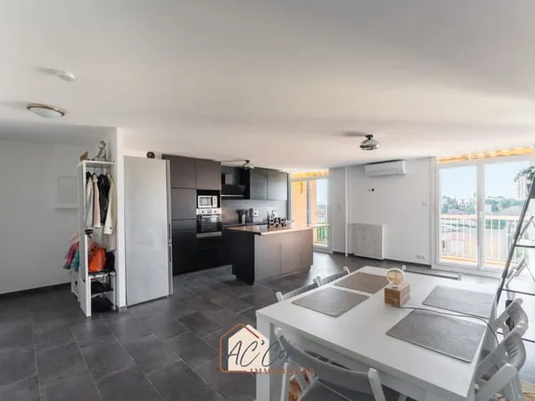 SUPERBE APPARTEMENT T4/5 RÉNOVÉ AVEC BALCON & CAVE