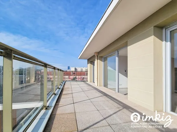 Attique rare 57 m² + 49 m² terrasse triple expo 