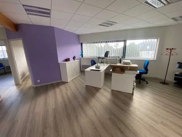 A LOUER, UN ESPACE DE BUREAUX DE 107 M² A SAINT-MARTIN-DES-CHAMPS