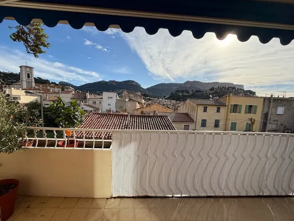 13260 CASSIS CENTRE, studio avec jolie vue dégagée 