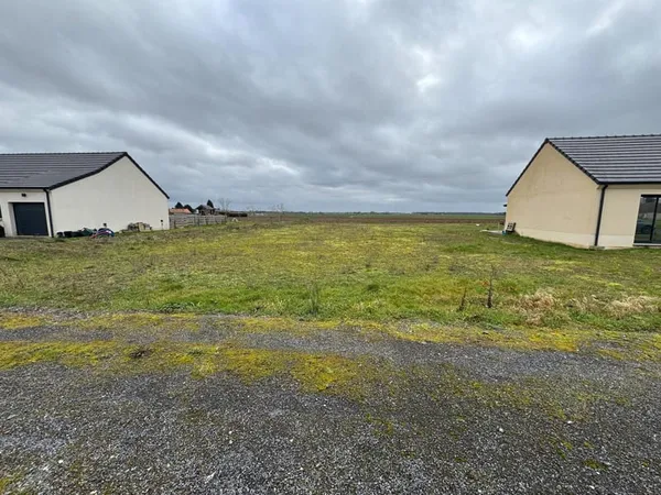 Terrain constructible à vendre à Peronne