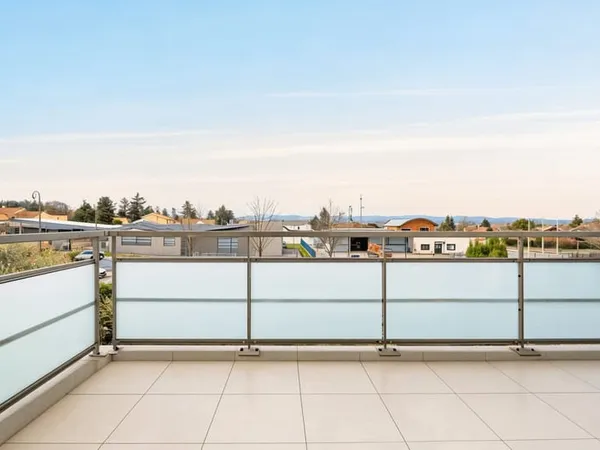 Appartement T4 avec terrasse et garage 