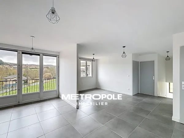 Maison 77 m2 rénovée Véranda Terrain 900 m2 Ternand 