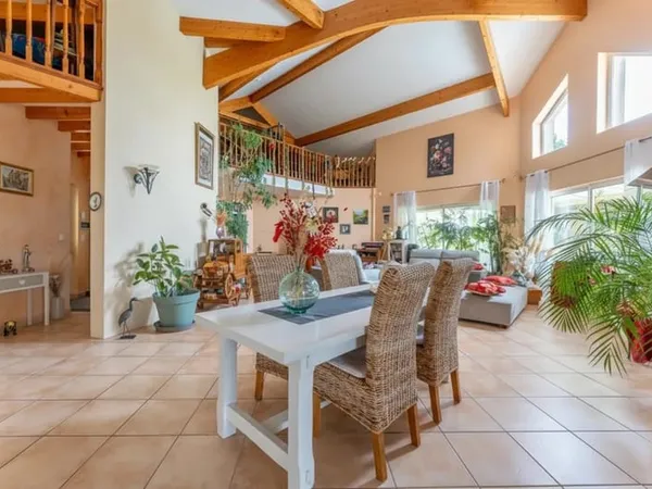 Maison familiale avec piscine à Cussac-Fort-Médoc