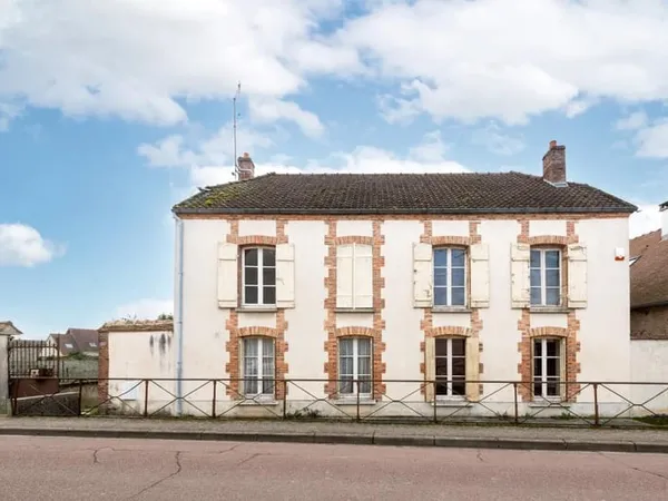 Corps de ferme 10 pièces avec potentiel à Villenauxe