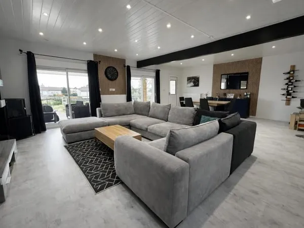 Maison lumineuse de 150 m² avec jardin à Porcelette